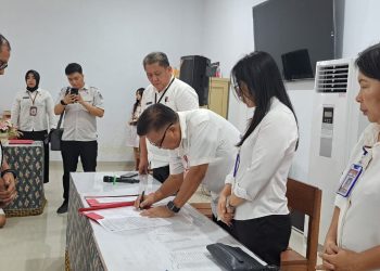 Serah Terima Jabatan Kepala SMPN 1 Manado, Rahman Manggopa Diminta Perkuat Pemanfaatan Teknologi di Sekolah