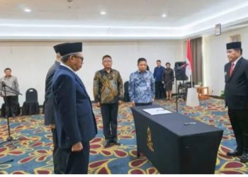 Gubernur Yulius Selvanus Lantik Kadis Kominfo & DLH: Kerja Tulus, Berkat Tuhan Menyertai